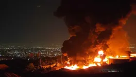 Israel-Iran War: इजरायल और ईरान के बीच जंग जारी, IDF ने तेहरान के पास रिफाइनरी और तेल डिपो को बनाया निशाना